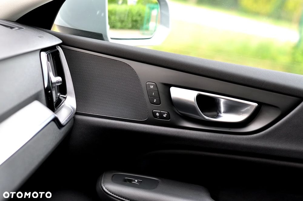 Volvo V60 Cross Country B4 D AWD Plus - 19