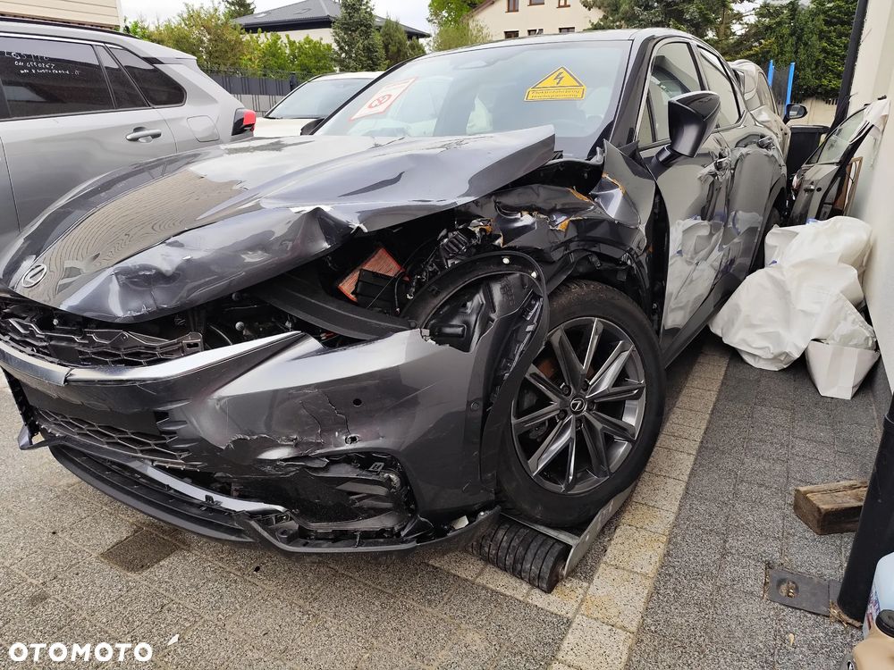 Lexus LBX 1.5 Hybrid - 2