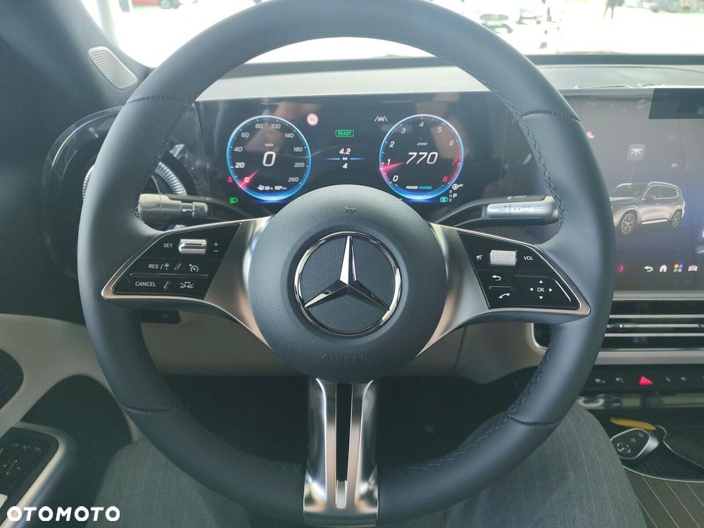 Mercedes-Benz GLB - 8