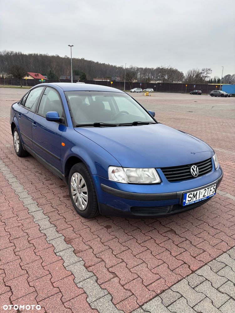 Volkswagen Passat - 4