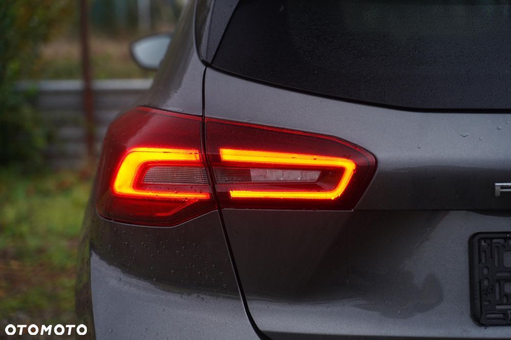 Ford Focus 1.0 EcoBoost mHEV ST-Line X - 22