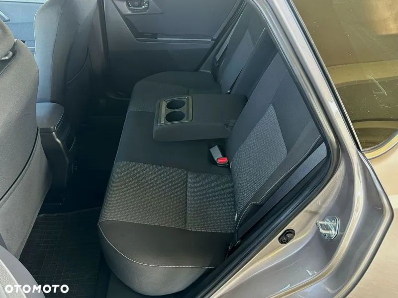 Toyota Auris - 12