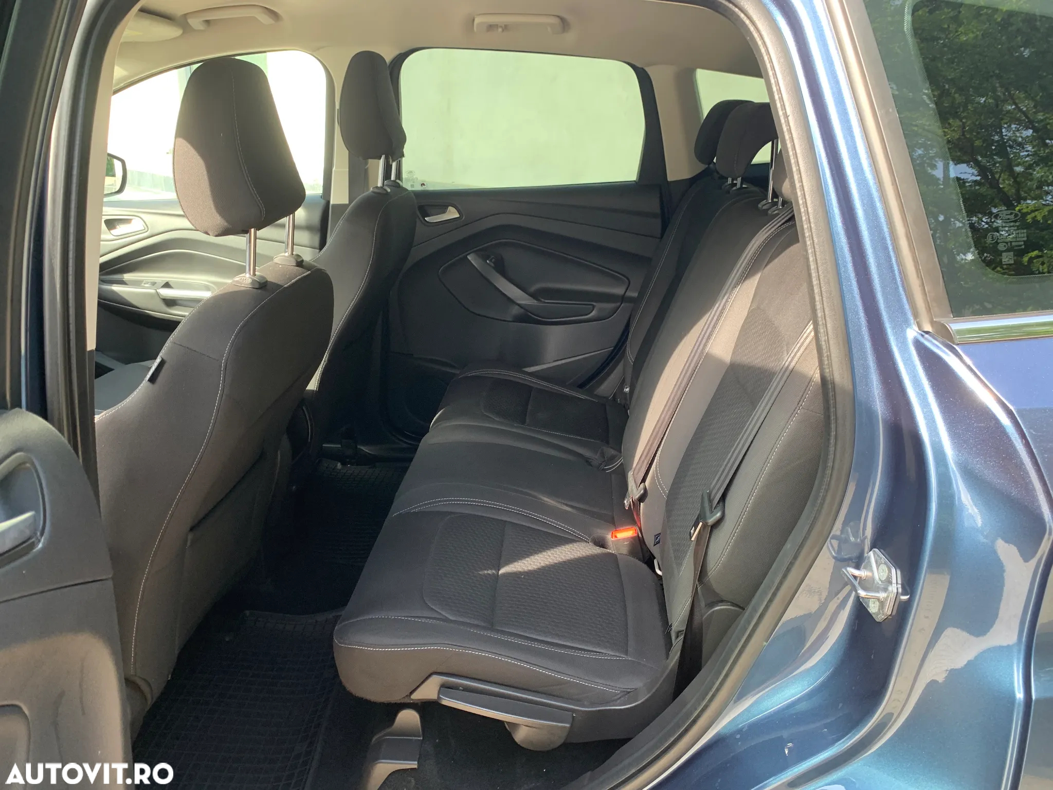 Ford Kuga 2.0 TDCi 2x4 Aut. Trend - 11