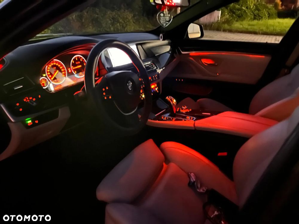 BMW Seria 5 520d - 32