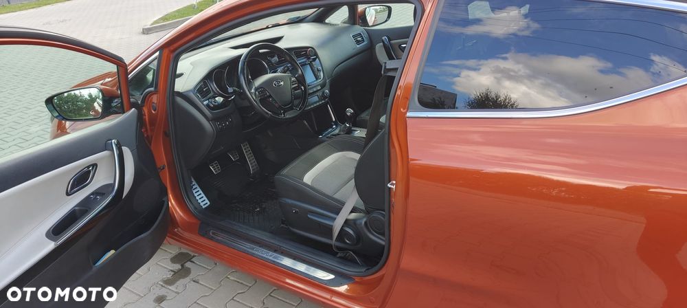 Kia ProCeed 1.4 L - 14