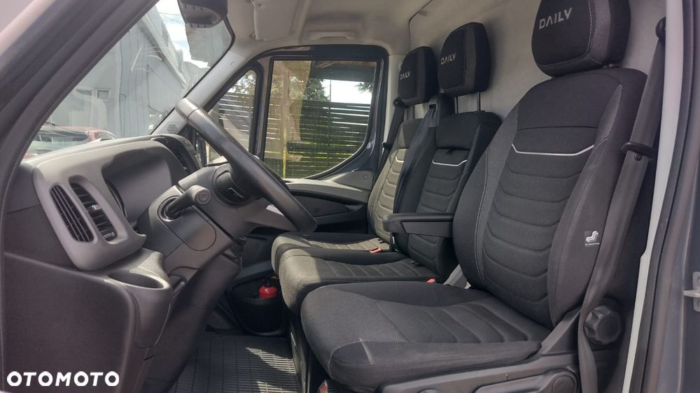 Iveco DAILY furgon 16m3 35S18 manual ASO serwisowany - 21