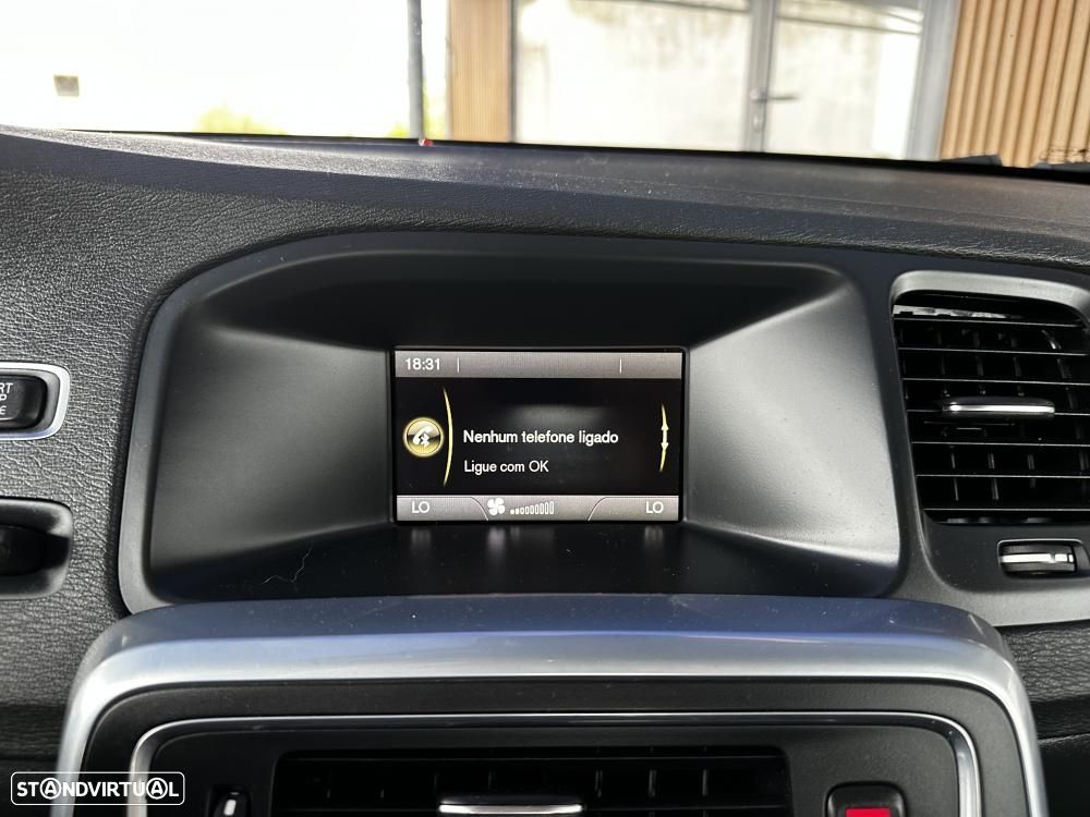 Volvo V60 2.0 D2 Momentum - 28