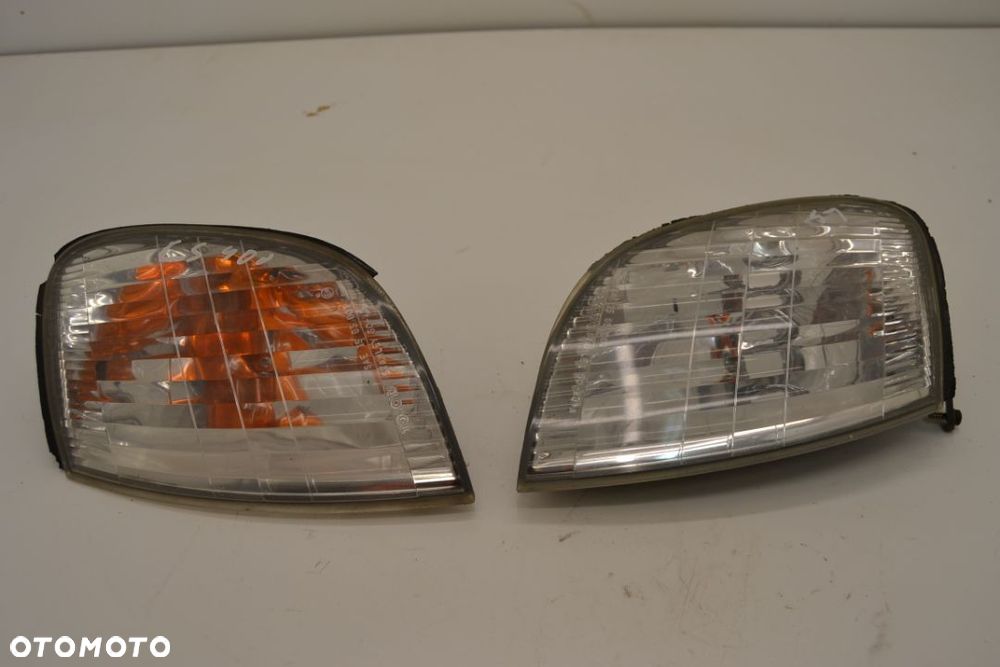 Lampa Przód  prawa kierunkowskaz Lexus LS 400 - 1