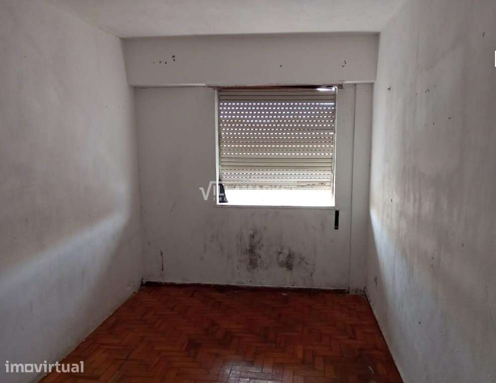 Apartamento T3 da banca situado na Rua do Moinho, no Bairro da Bela Vi - Grande imagem: 2/17