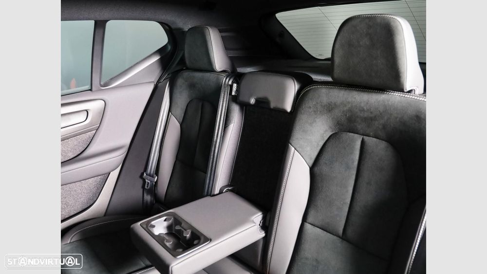 Volvo EX40 82 kWh Single Motor Extended Range Black Edition - 18