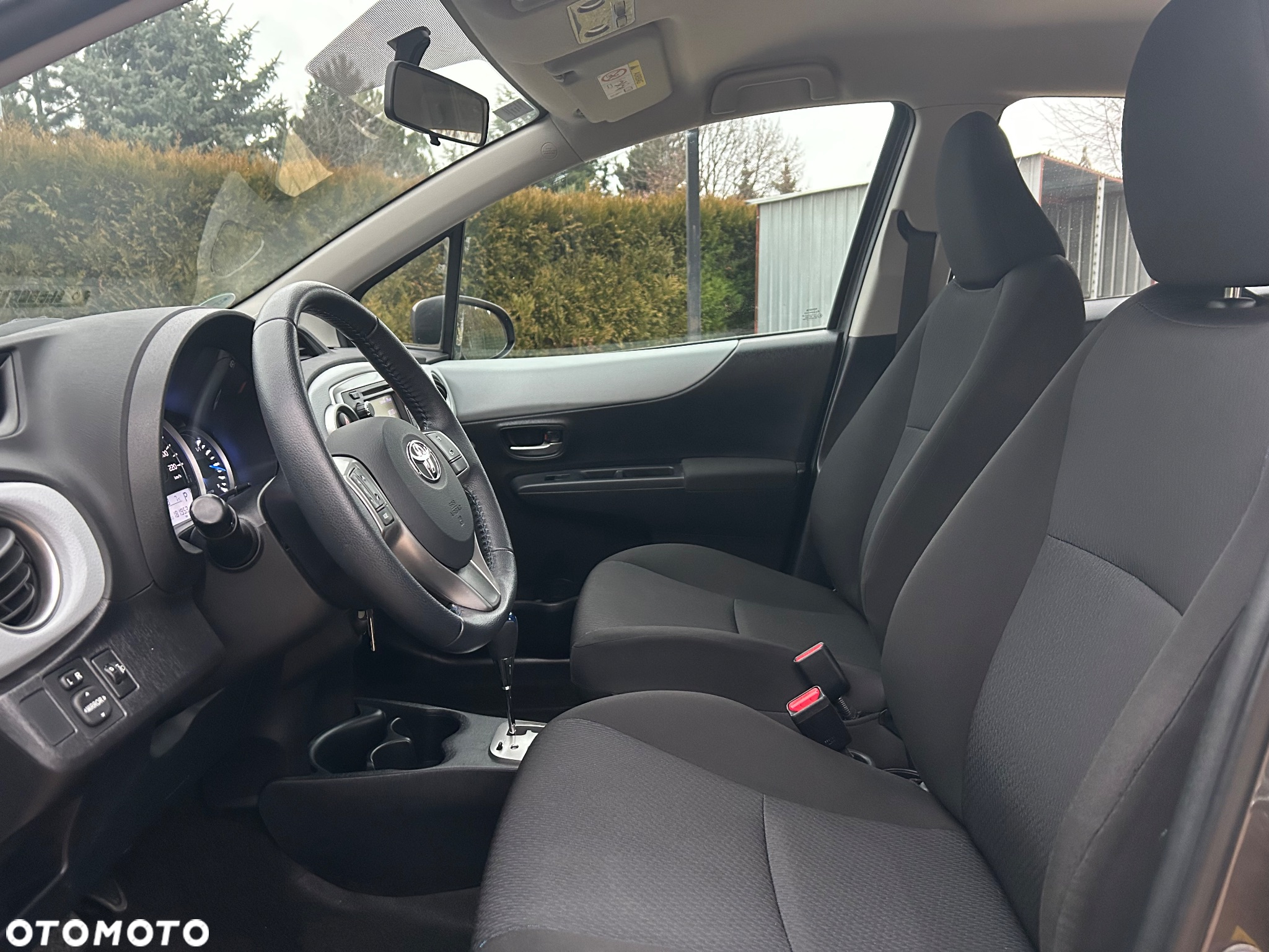 Toyota Yaris Hybrid 100 Active - 33