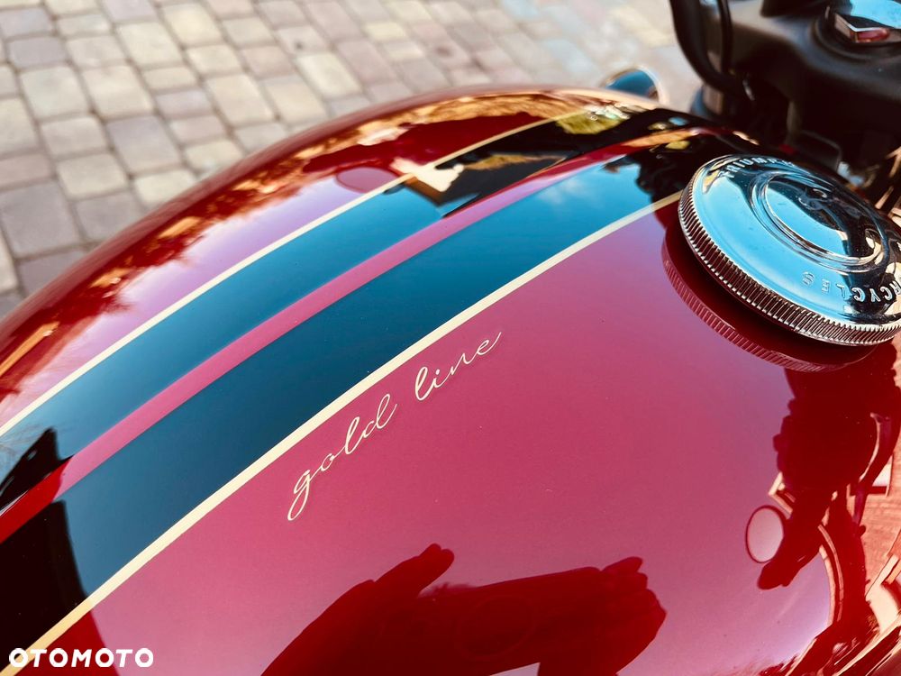 Triumph Bonneville Bobber - 12