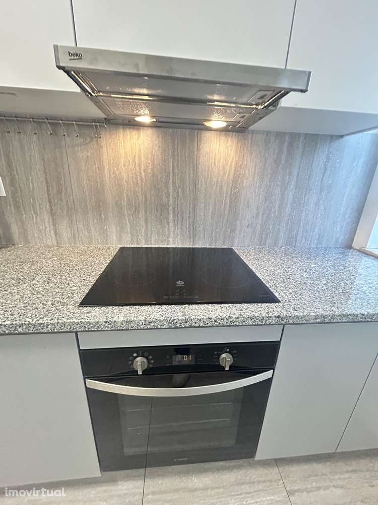 VENDE-SE T2 Mobilado e c/ Garagem, próximo Centro da Cidade de Braga! - Grande imagem: 5/17