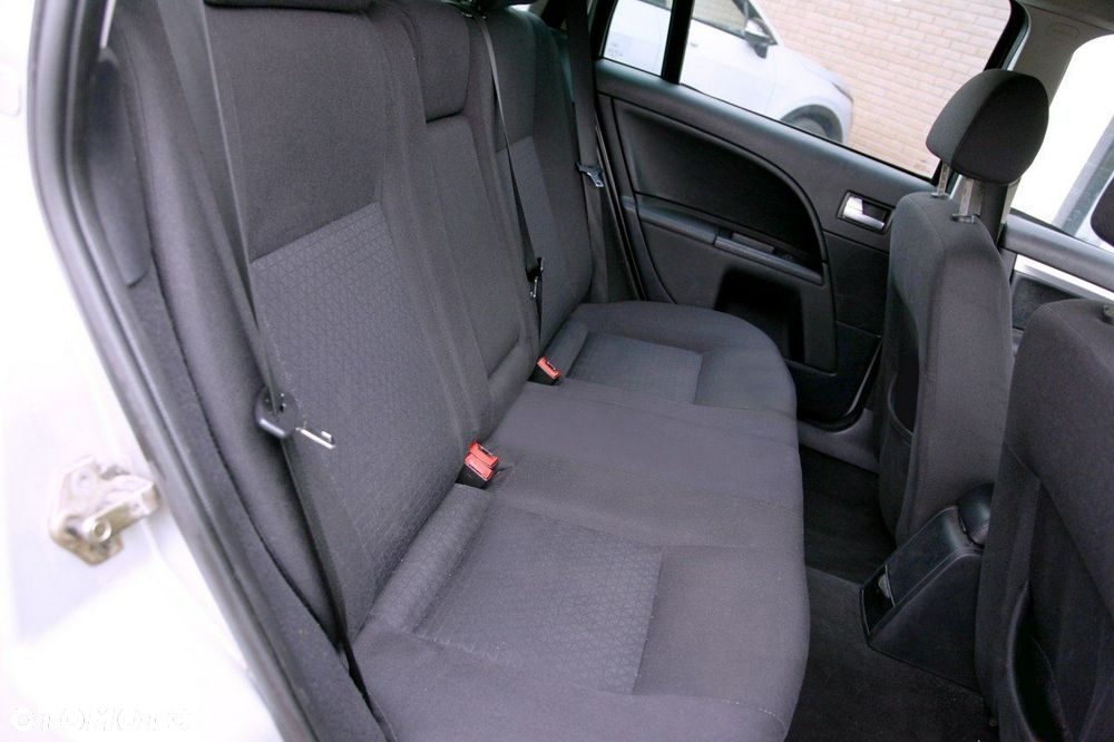 Ford Mondeo 2.0 TDCi Ghia - 12