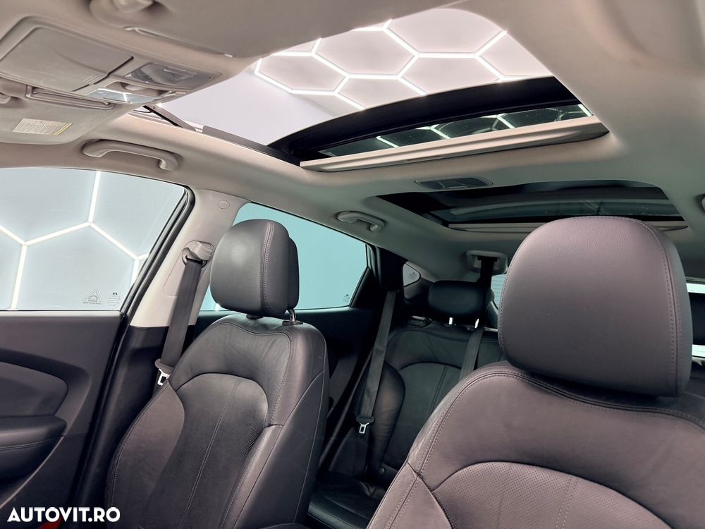 Hyundai ix35 2.0 CRDI 4WD Fifa World Cup Gold Edition - 14