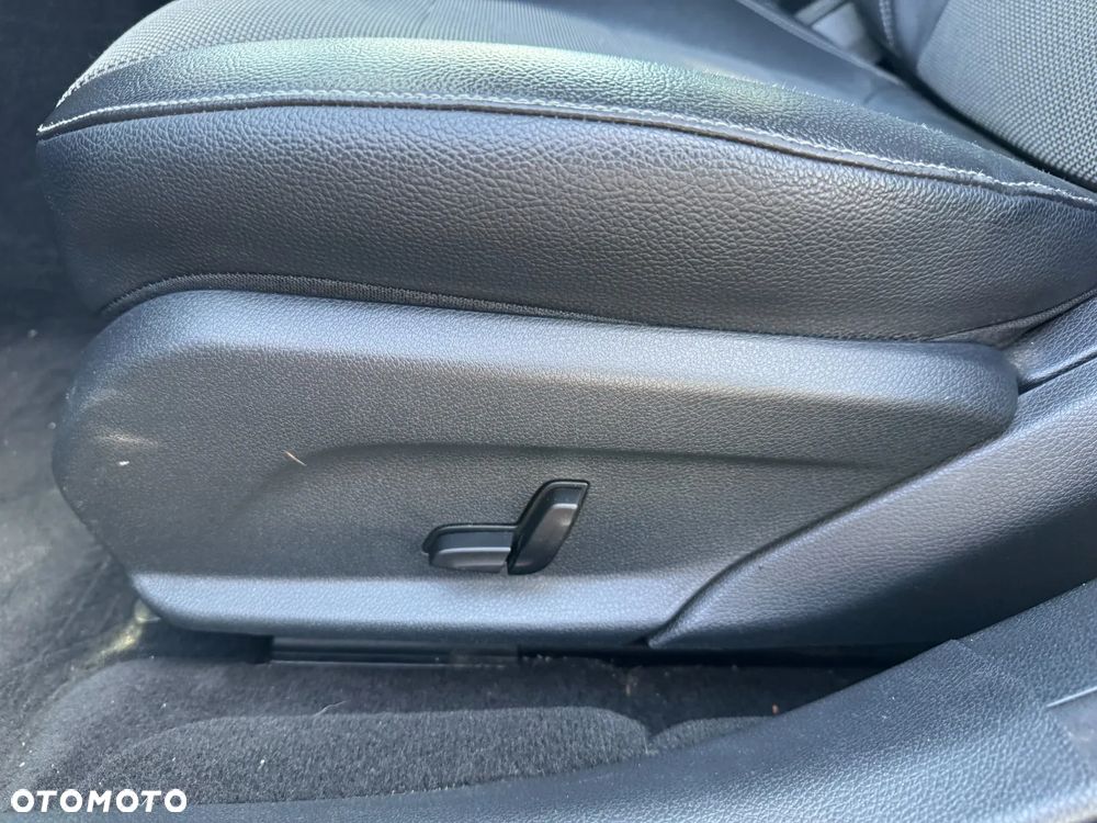 Mercedes-Benz Klasa E 220 d 4-Matic 9G-TRONIC - 18