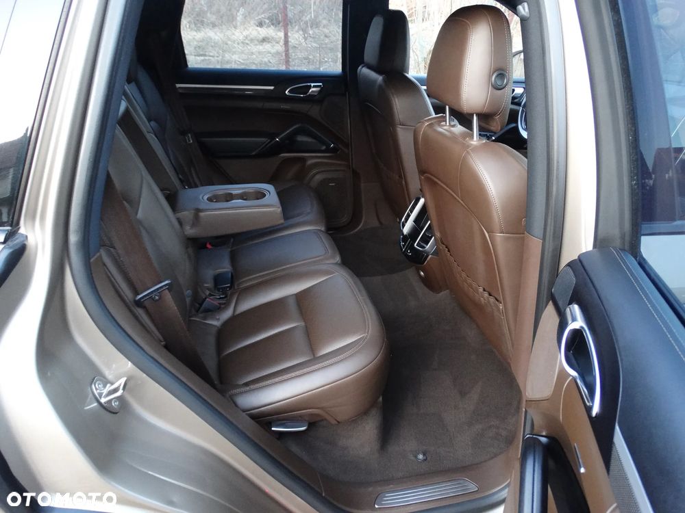 Porsche Cayenne - 7