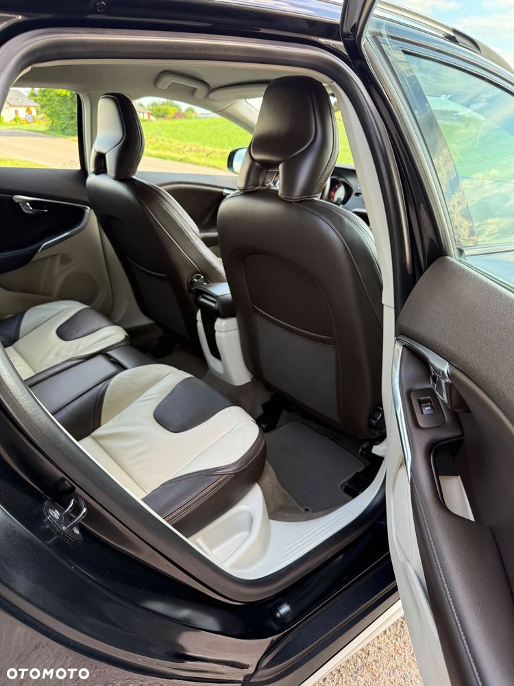 Volvo V40 Cross Country D3 Momentum - 13