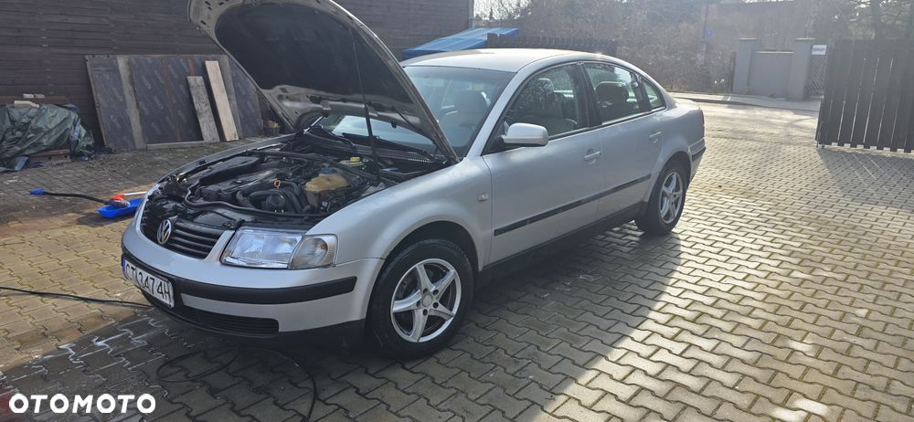 Volkswagen Passat 1.8 - 4