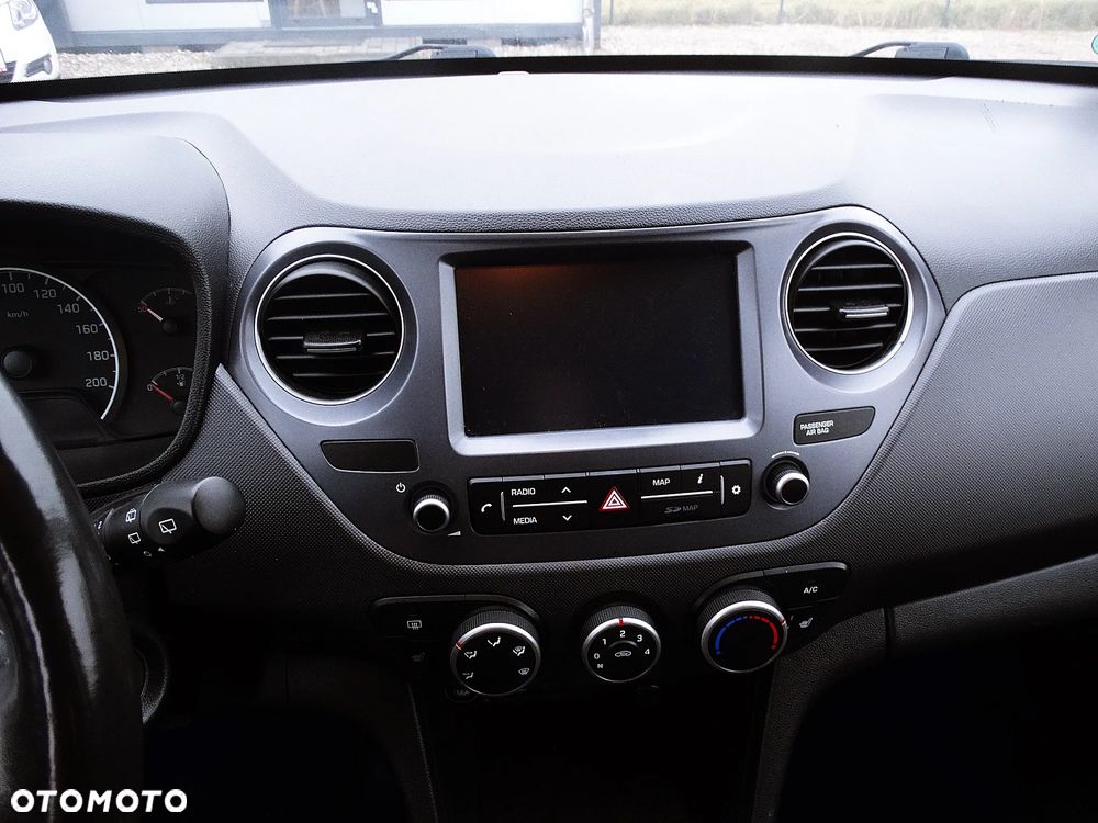 Hyundai i10 1.2 YES!+ - 24