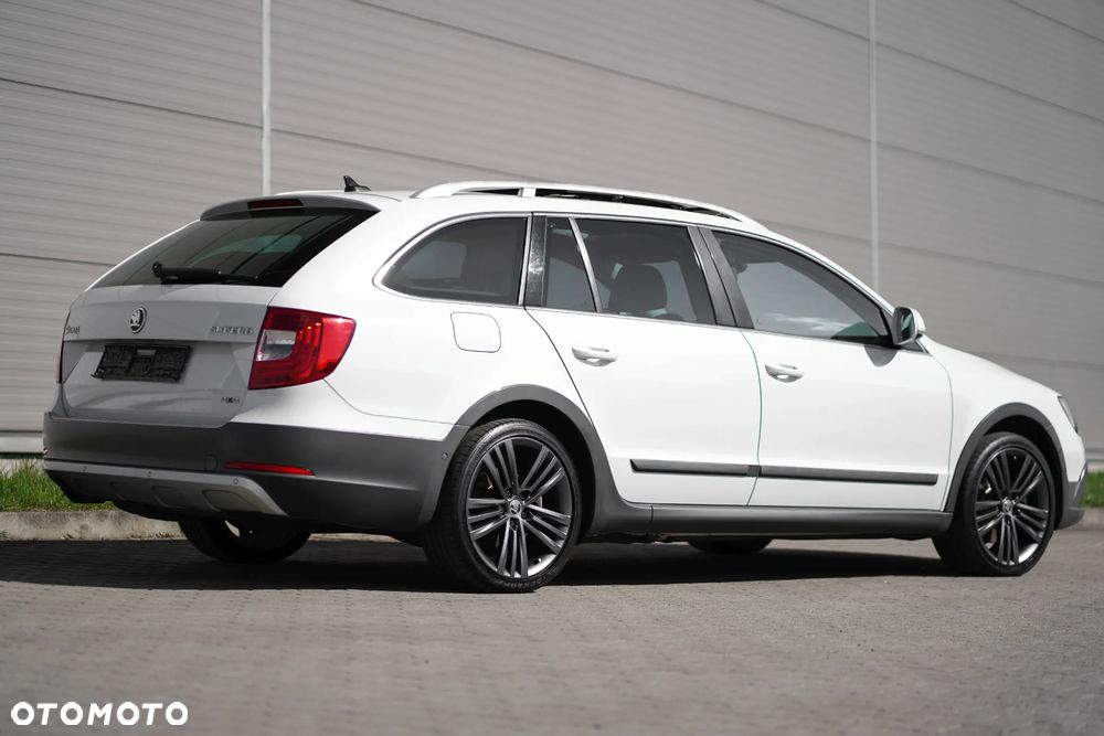 Skoda Superb 2.0 TDI Platinum Outdoor DSG - 3