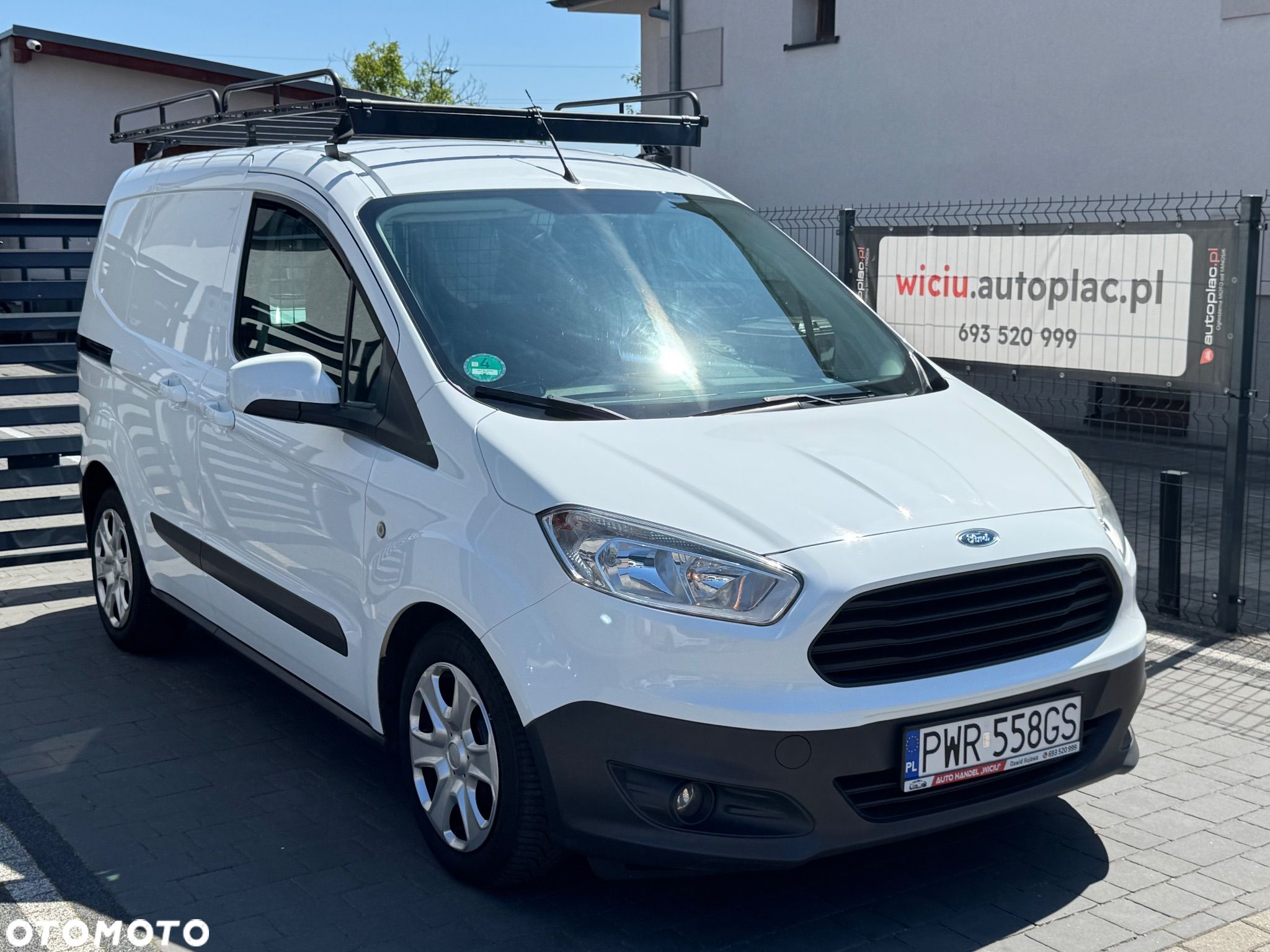 Ford Transit Courier - 1
