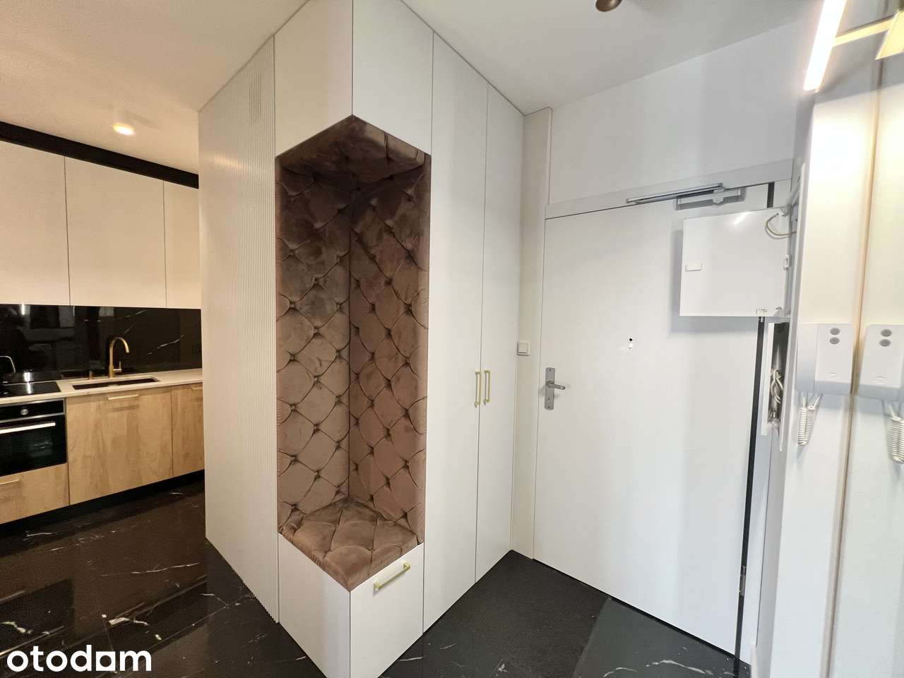 Nowoczesny apartament, osobna kuchnia, garaż, klimatyzacja / METRO