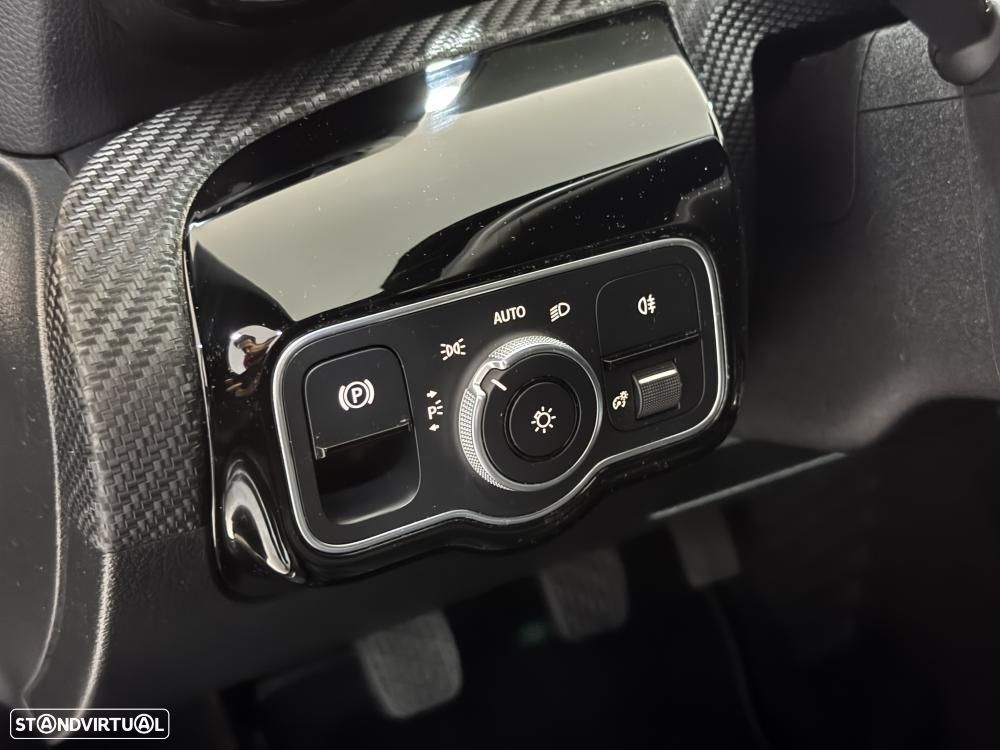 Mercedes-Benz CLA 180 d Shooting Brake Business Solutions - 28