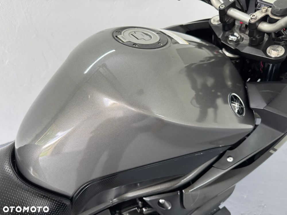 Yamaha XJ - 6