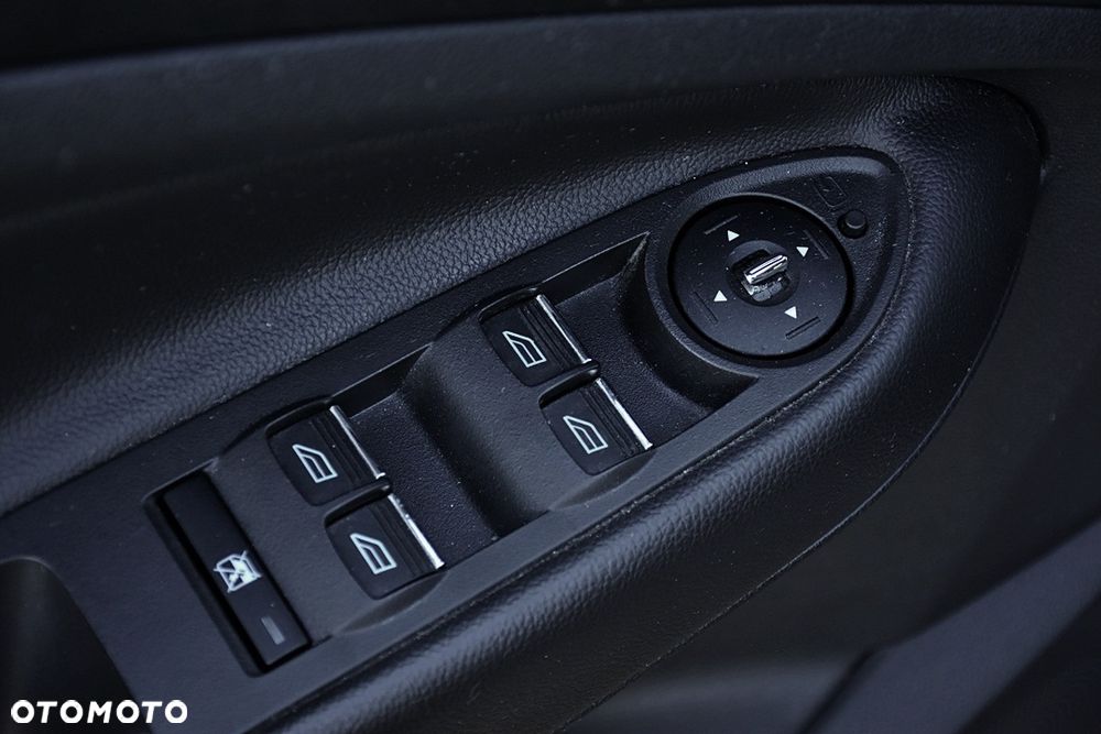 Ford Kuga 2.0 TDCi 2x4 Titanium - 28