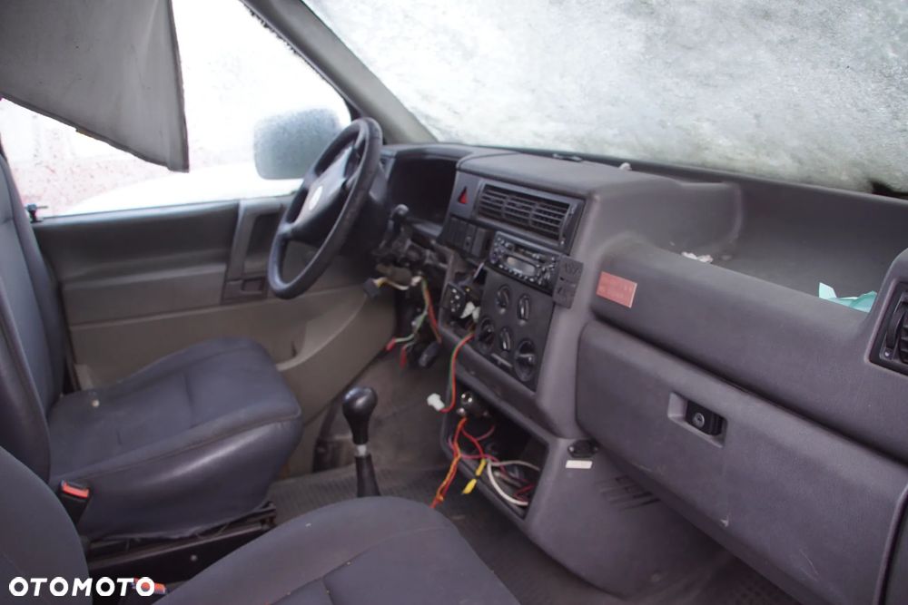 Auto na części - Volkswagen Transporter T4 Lift 2.5 TDI 102 KM ACV DXZ L902 2002R Silnik Skrzynia Drzwi Maska Klapa Błotnik Zderzak Lusterko Lampa Deska Kokpit Sterownik Moduł Czujnik Licznik Panel Kierownica - 10