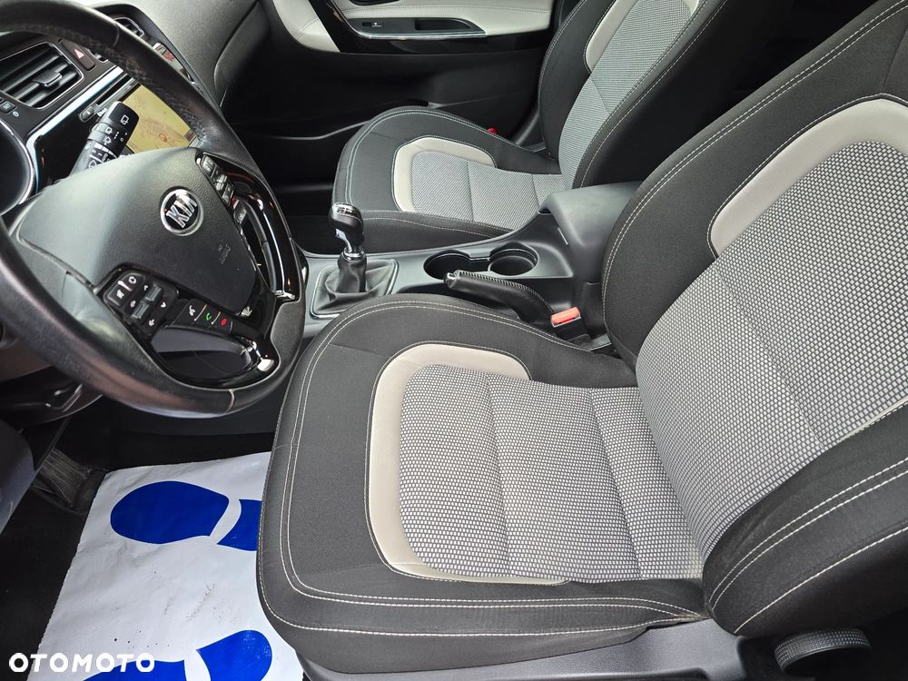 Kia Ceed 1.6 CRDi 128 Dream Team Edition - 19