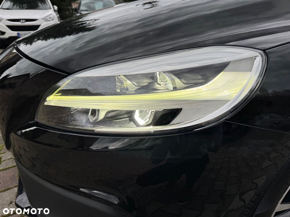Volvo V40 Cross Country - 10