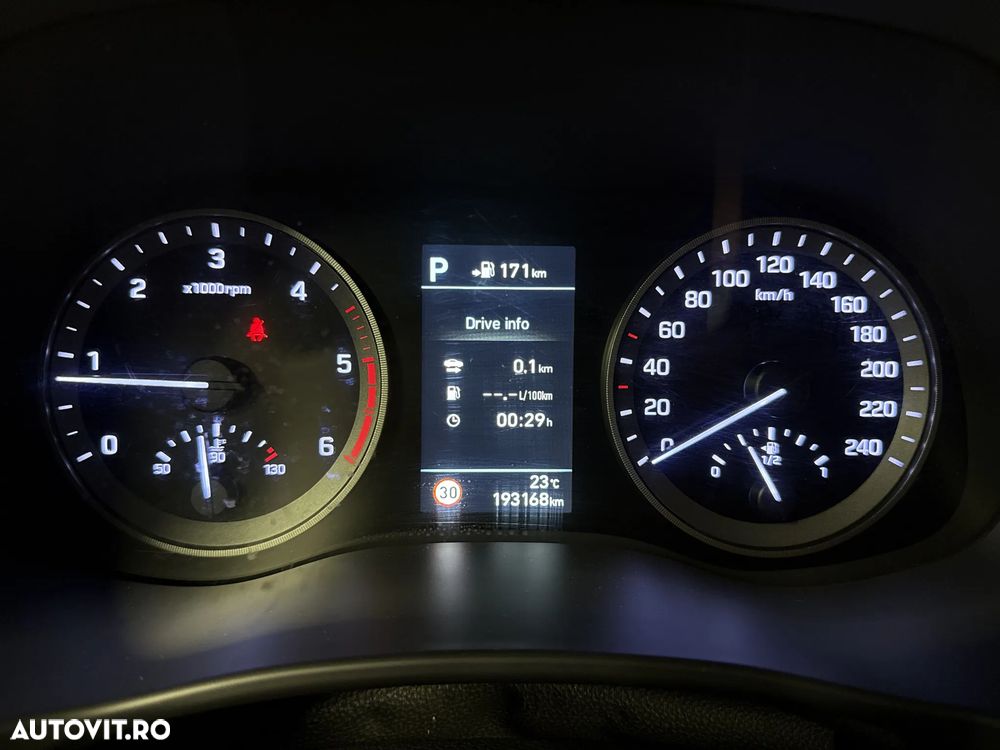 Hyundai Tucson 2.0 CRDI 4WD 6AT Luxury+ - 16