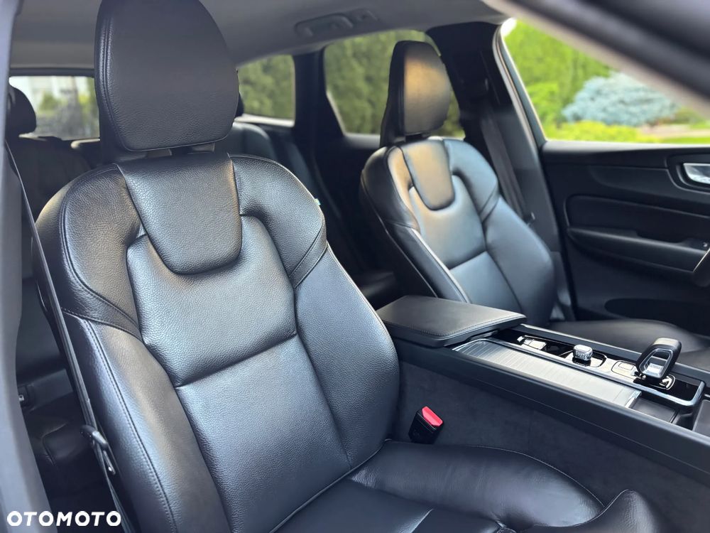 Volvo XC 60 B4 D AWD Plus Dark - 11