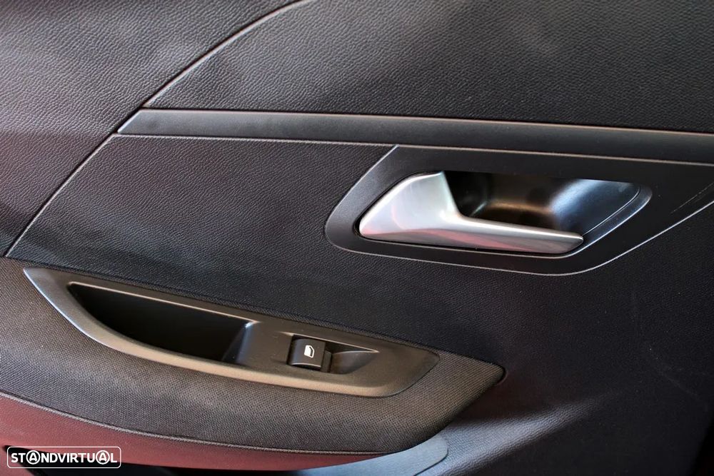 Peugeot 208 1.2 PureTech Active Pack - 11