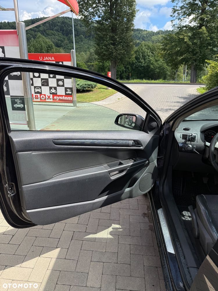 Opel Astra 2.0 T Cosmo - 11