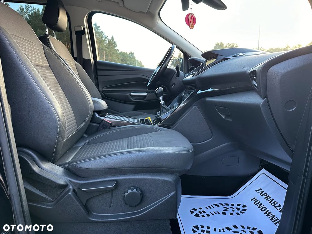 Ford Kuga 1.5 EcoBoost 2x4 Titanium - 24