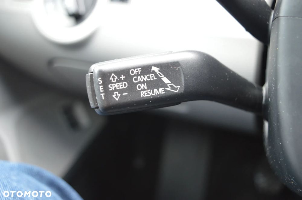 Volkswagen Passat 1.9 TDI Highline - 23