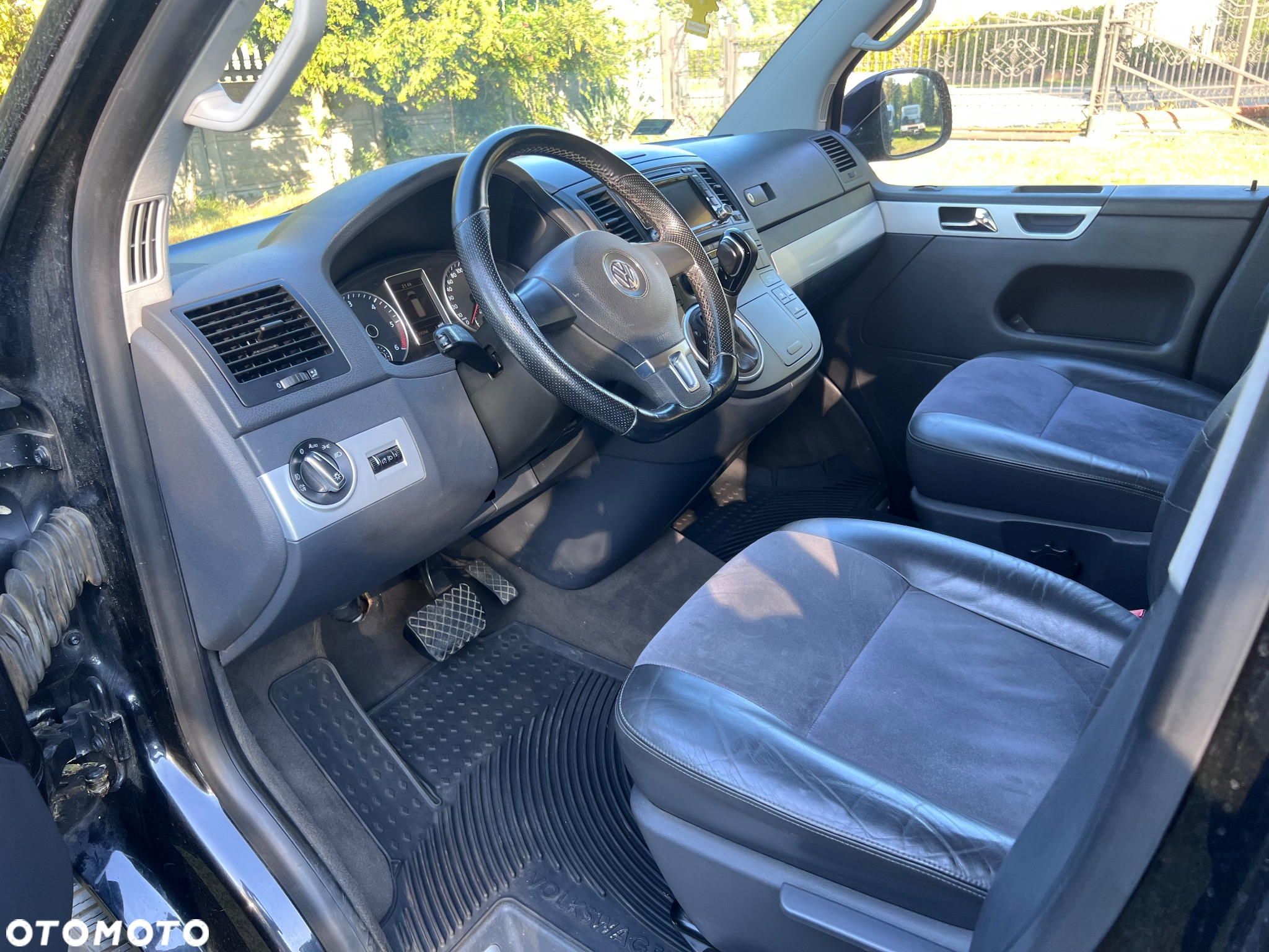 Volkswagen Multivan - 13