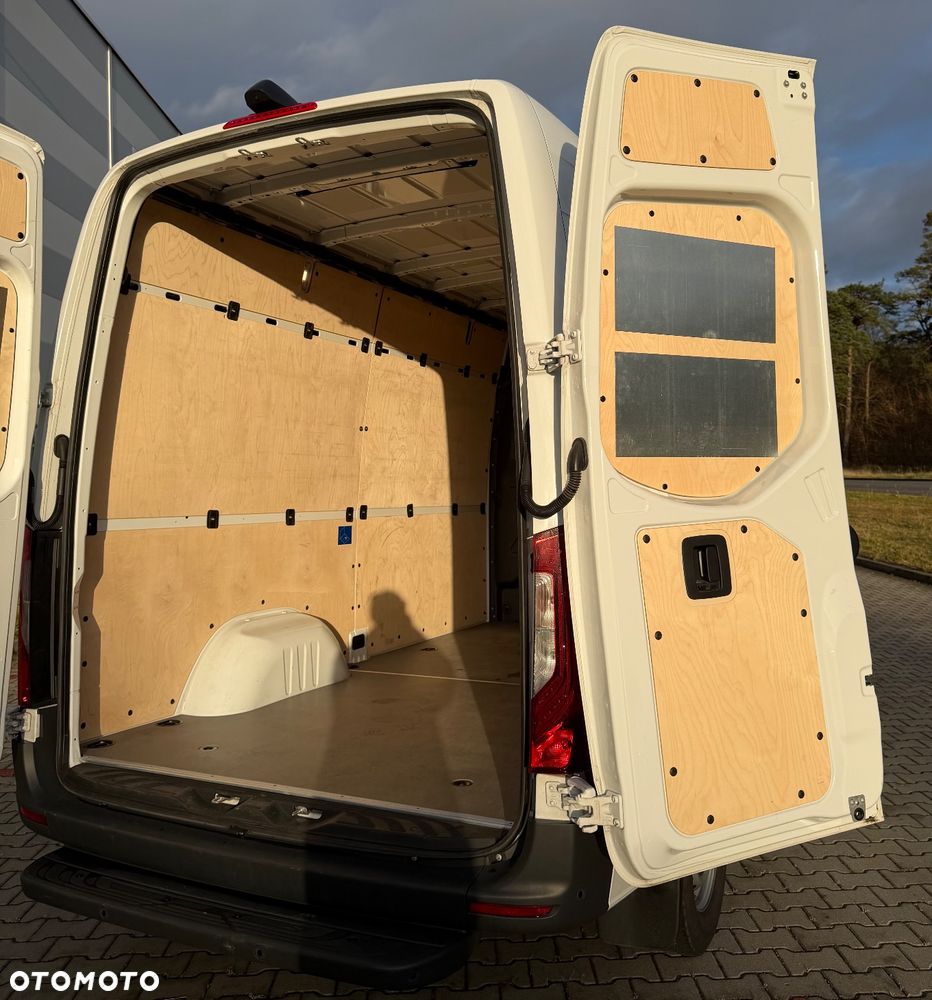 Mercedes-Benz Sprinter 319 - 19