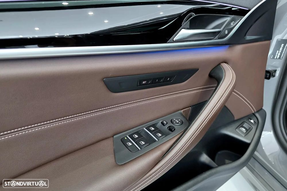 BMW 530 e Pack Desportivo M - 9