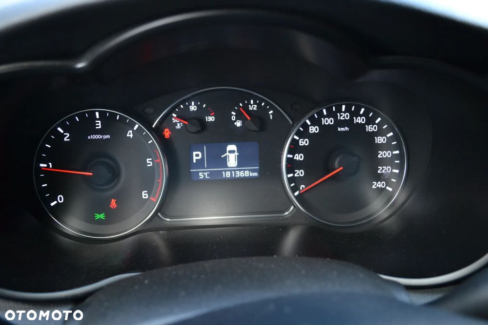 Kia Carens 1.7 CRDi Business Line 7os 7DCT - 32