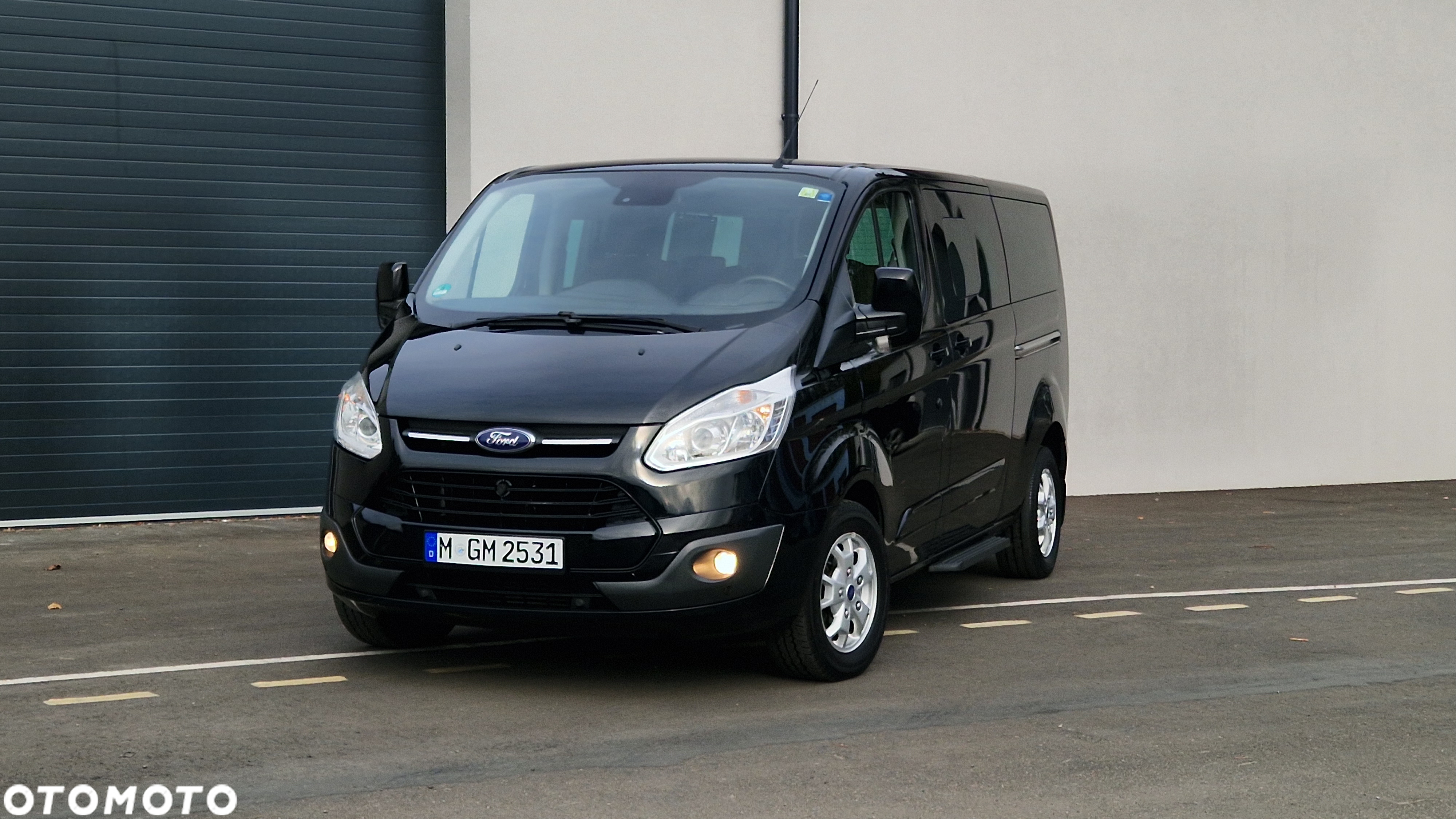 Ford Tourneo Custom 2.0 EcoBlue L2 Shuttle Bus Titanium - 2