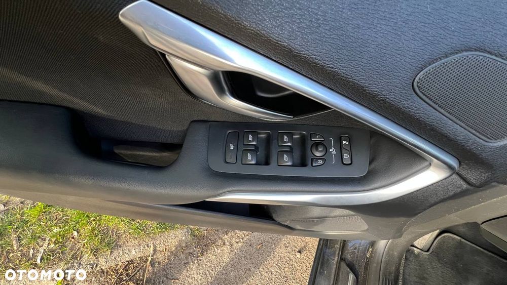 Volvo V40 D2 Drive-E SCR R-Design Momentum - 11