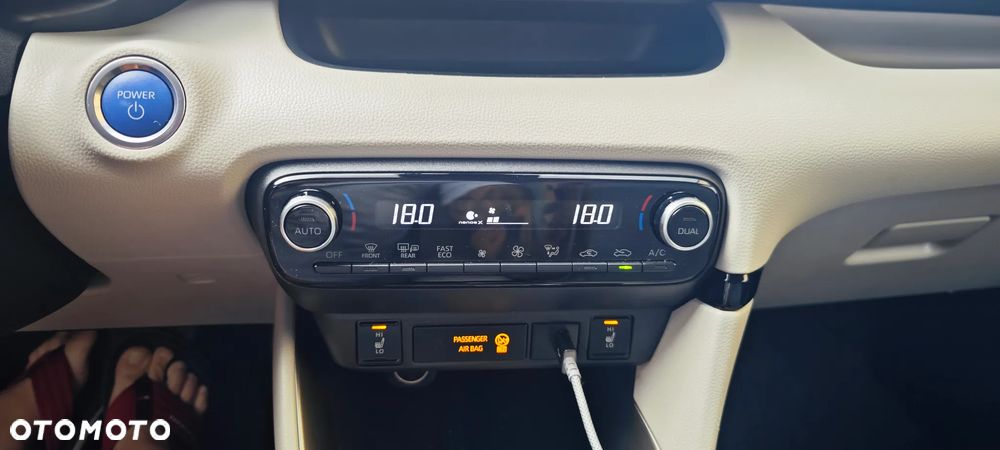 Toyota Yaris Hybrid 1.5 Executive - 11