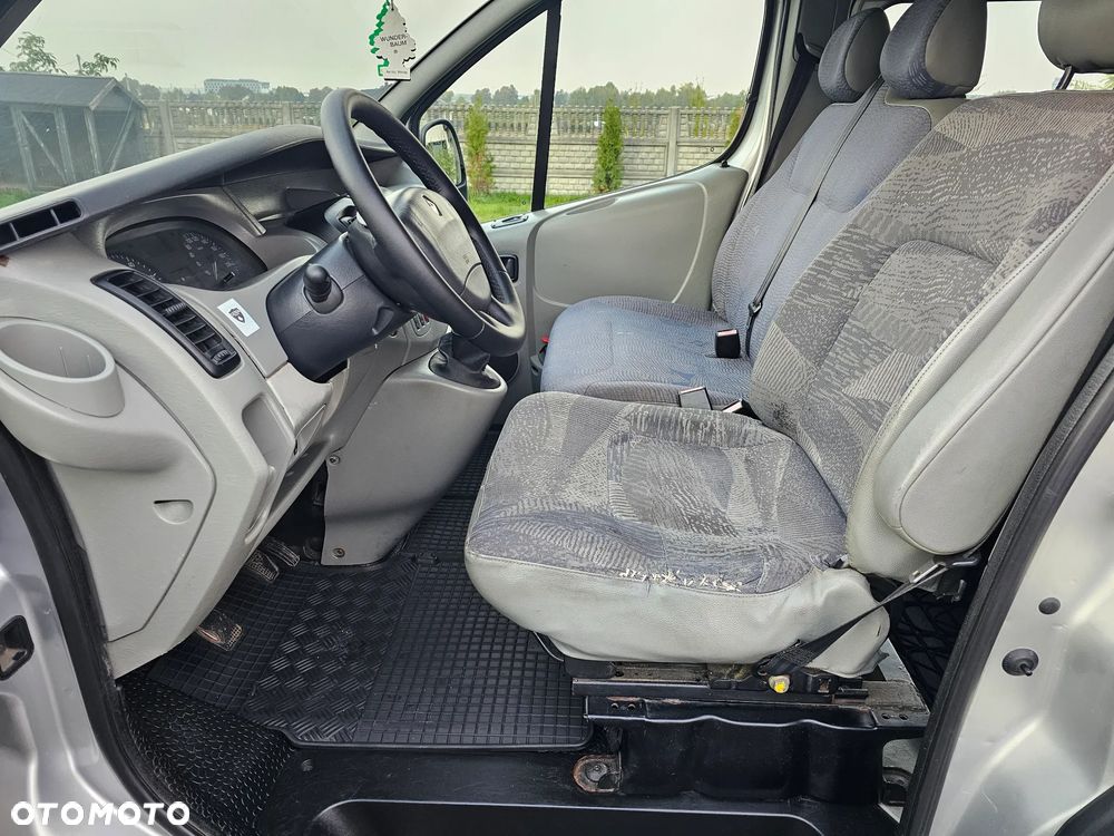 Renault Trafic 1.9 dCi Passenger Authentique - 11