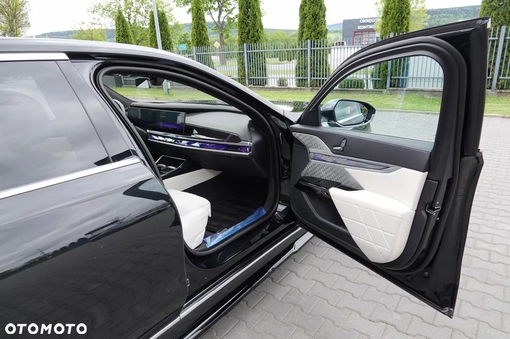 BMW Seria 7 - 37