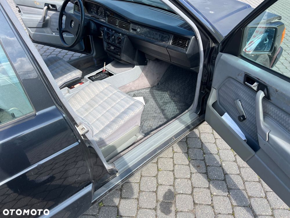 Mercedes-Benz W201 (190) - 6