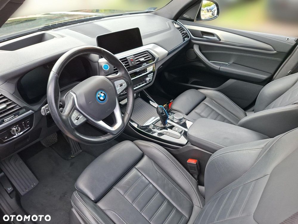 BMW iX3 - 10